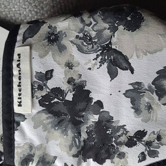 KitchenAid Mini Mitts - Picture 4 of 9